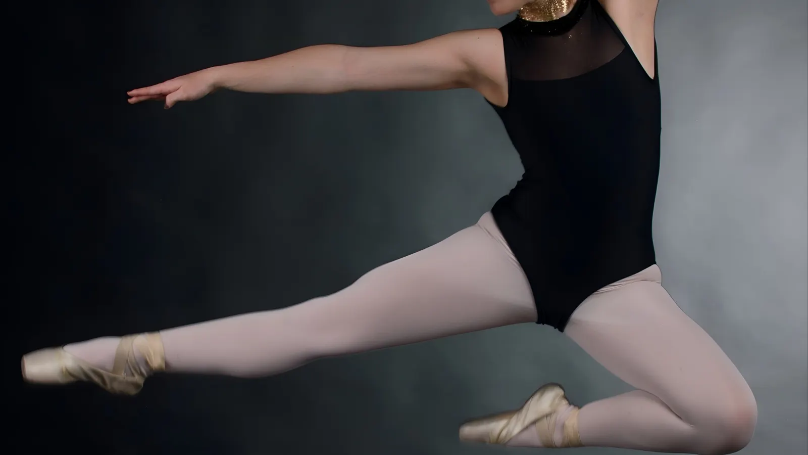 Person doing a lying leg raise
